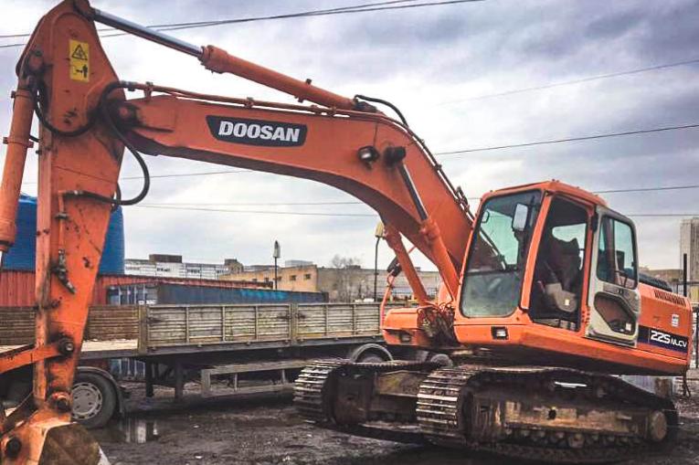 Гусеничный экскаватор Doosan DX 225