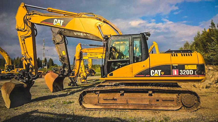 Гусеничный экскаватор CAT 320 D