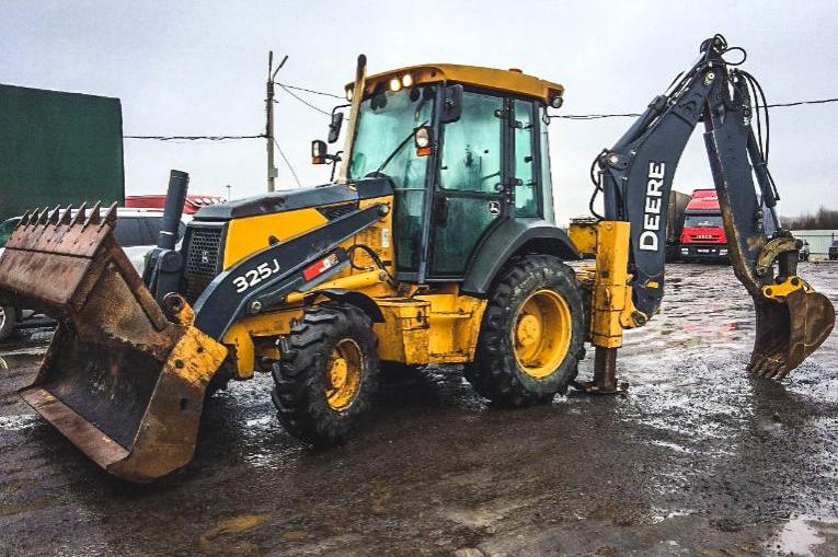 Экскаватор-погрузчик John Deere 325J