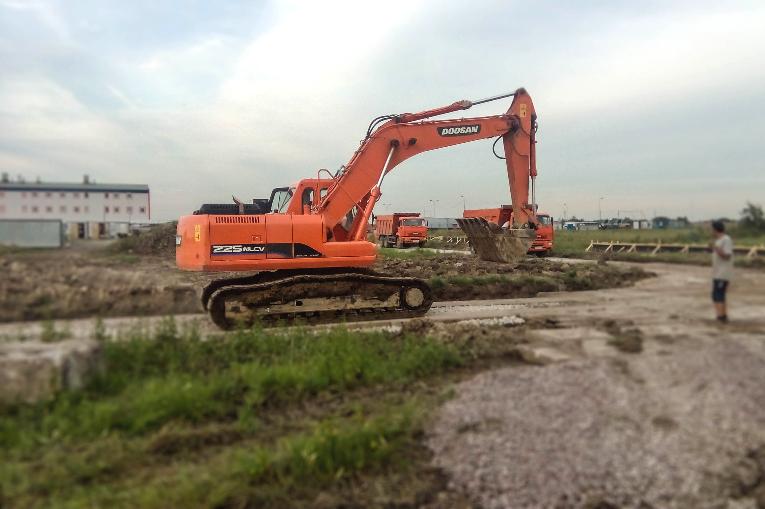 Гусеничный экскаватор Doosan DX 225