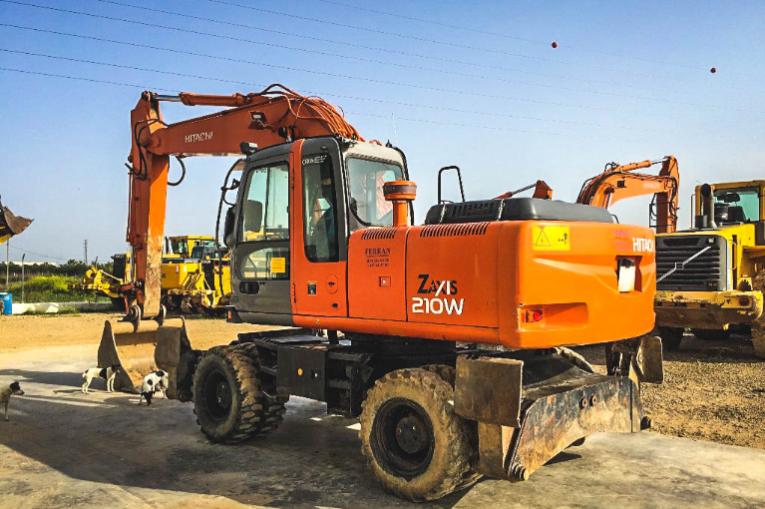 Колесный экскаватор Hitachi ZX 210