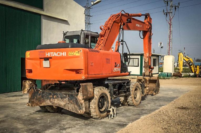 Колесный экскаватор Hitachi ZX 210