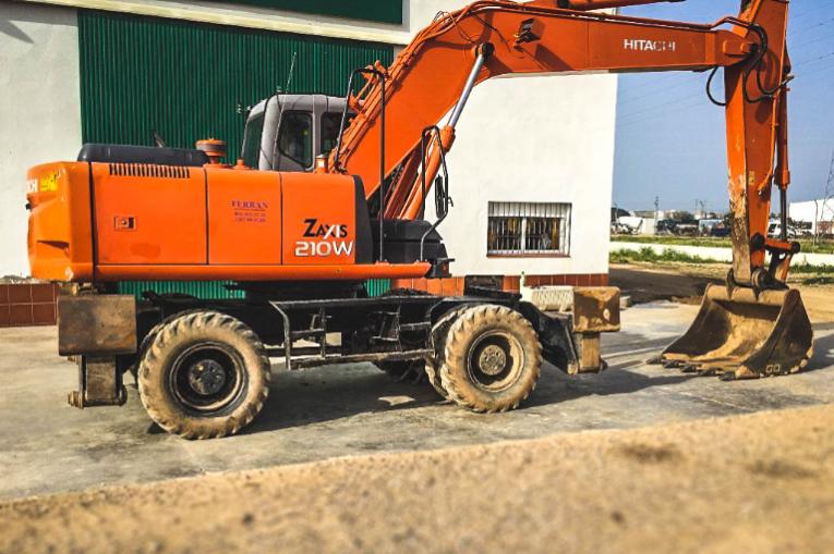 Колесный экскаватор Hitachi ZX 210